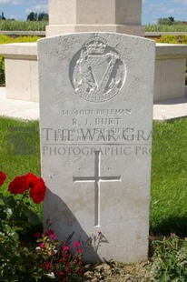 SPANBROEKMOLEN BRITISH CEMETERY - BURT, ROBERT JOHN